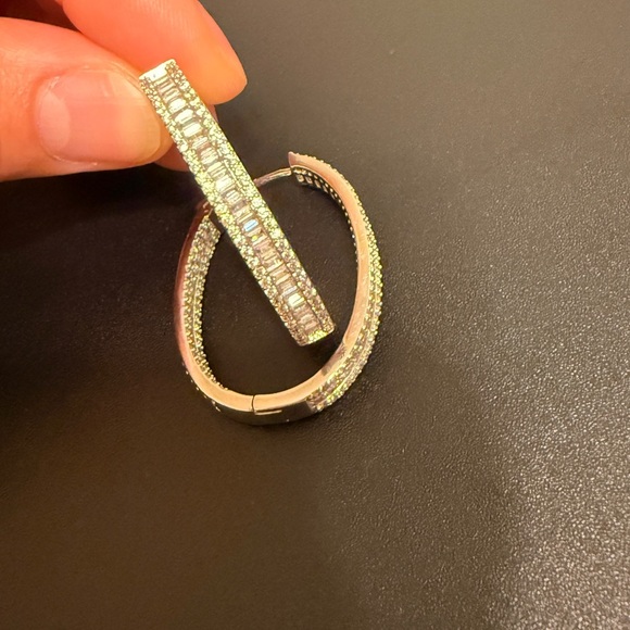 Elegant – These sparkling hoop earrings have a refined and sophisticated look. - Picture 6 of 14